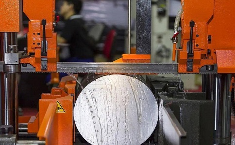 红安立式金属带锯床切削出现跑带故障解决方法! 红安立式金属带锯床切削出现跑带故障解决方法!